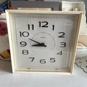 Vintage Sunbeam Cream battery Wall Clock